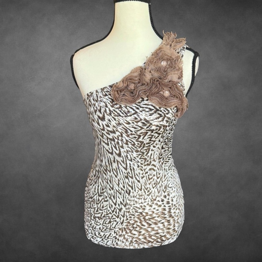 Lipstick One-Shoulder Printed‎ Tank with Rosette Accent